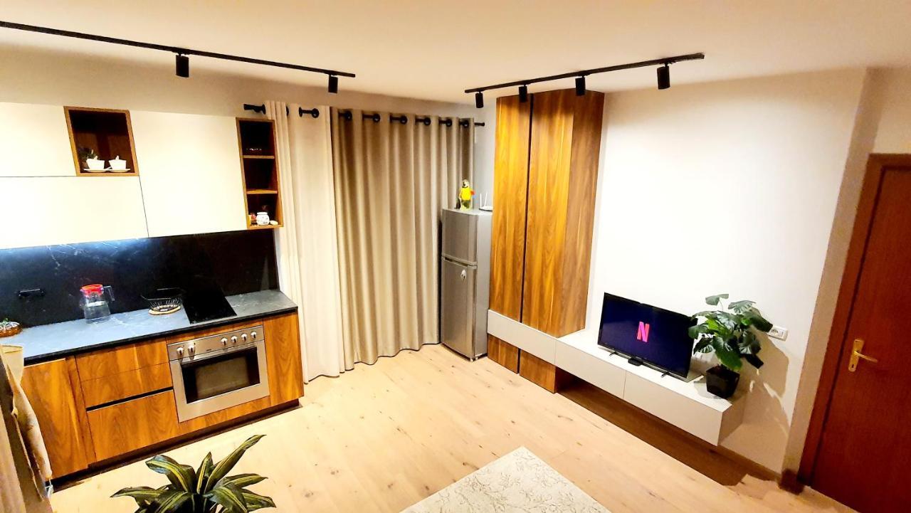 Vacation Vibes - Modern In Golem Near Sea