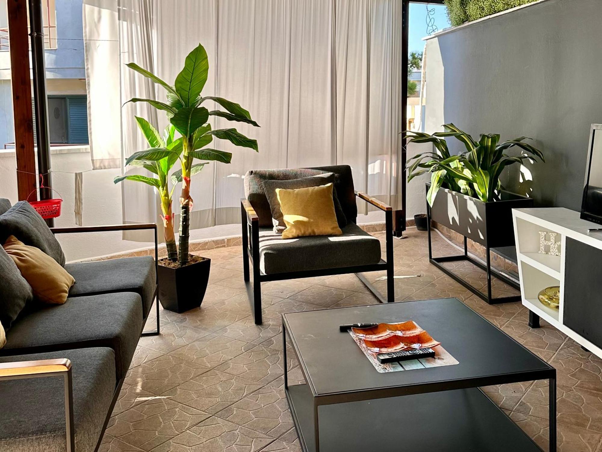 Vacation Vibes - Modern In Golem Near Sea *